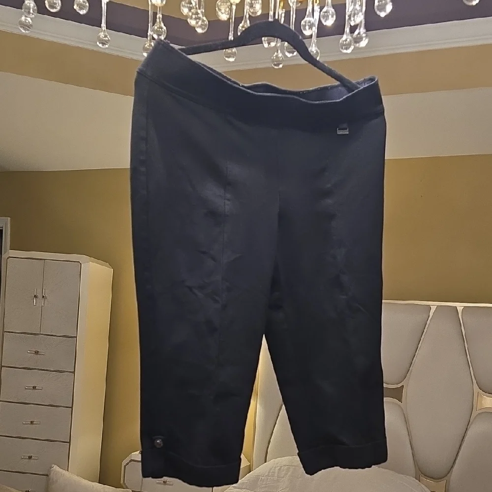 Peter Nygard Slims Elegant Black Women's Bermudas